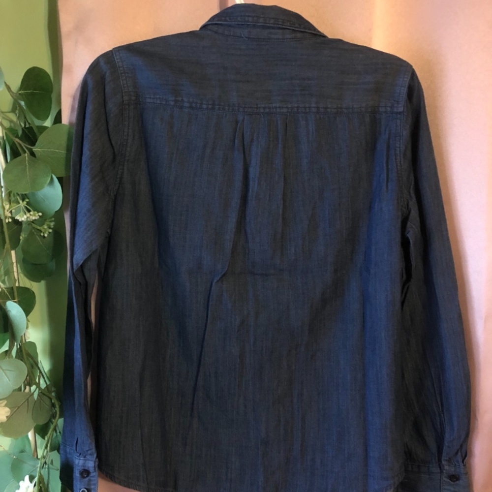 Women’s Button-Up - Picture 2 of 3